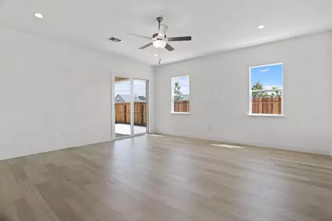 Living - 2298 Dilip Dr, Manteca, CA 95337 photo 2 of 4