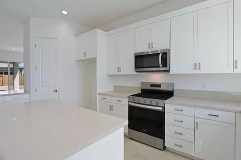 Kitchen - 2298 Dilip Dr, Manteca, CA 95337 photo 6 of 7