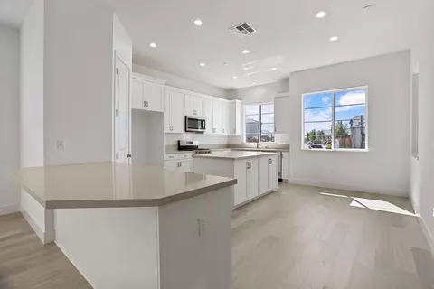 Kitchen - 2298 Dilip Dr, Manteca, CA 95337 photo 1 of 7