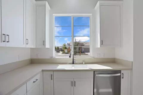 Kitchen - 2298 Dilip Dr, Manteca, CA 95337 photo 7 of 7