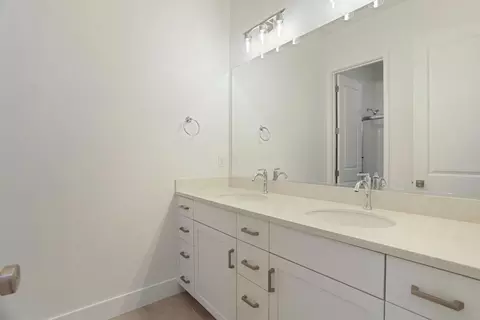Bath - 2298 Dilip Dr, Manteca, CA 95337 photo 1 of 4