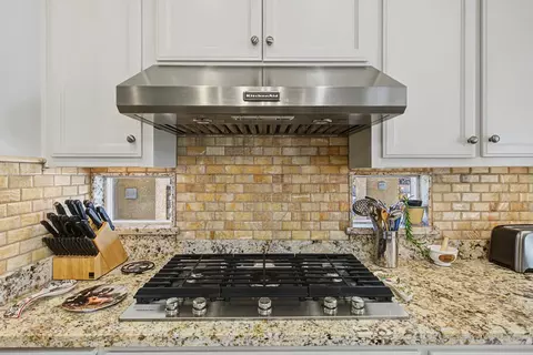 Kitchen - 236 Preakness Cir, Manteca, CA 95337 photo 5 of 7