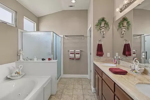Bath - 236 Preakness Cir, Manteca, CA 95337 photo 5 of 10