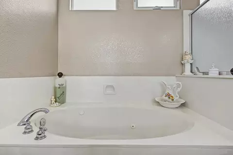 Bath - 236 Preakness Cir, Manteca, CA 95337 photo 7 of 10