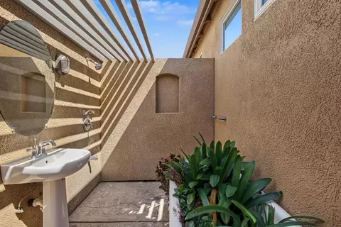 Bath - 236 Preakness Cir, Manteca, CA 95337 photo 10 of 10