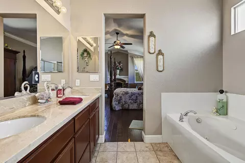 Entry Way - 236 Preakness Cir, Manteca, CA 95337 photo 6 of 7