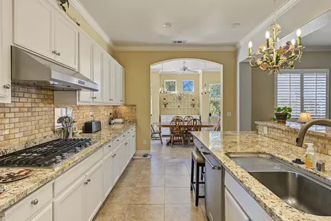 Kitchen - 236 Preakness Cir, Manteca, CA 95337 photo 4 of 7