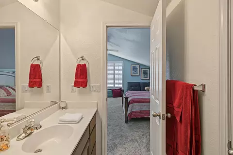 Bath - 236 Preakness Cir, Manteca, CA 95337 photo 9 of 10