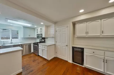 Kitchen - 8274 Central Ave, Orangevale, CA 95662 photo 3 of 11