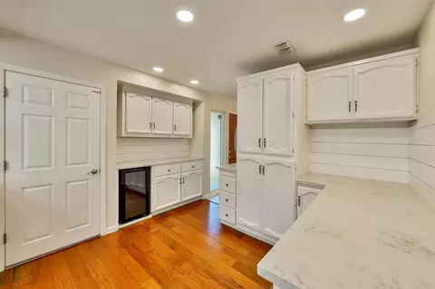 Kitchen - 8274 Central Ave, Orangevale, CA 95662 photo 4 of 11