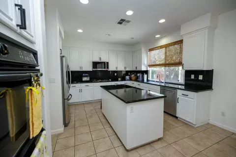 Kitchen - 4241 Glenhaven Dr, Tracy, CA 95377 photo 3 of 10