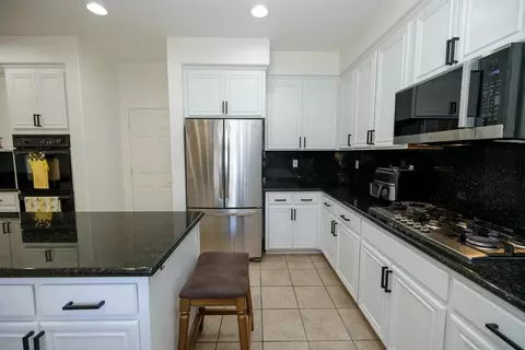 Kitchen - 4241 Glenhaven Dr, Tracy, CA 95377 photo 8 of 10