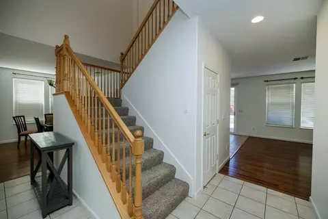 Entry Way - 4241 Glenhaven Dr, Tracy, CA 95377 photo 4 of 8