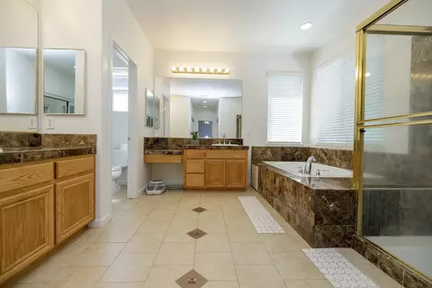 Bath - 4241 Glenhaven Dr, Tracy, CA 95377 photo 3 of 6