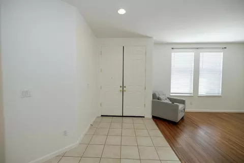 Entry Way - 4241 Glenhaven Dr, Tracy, CA 95377 photo 2 of 8