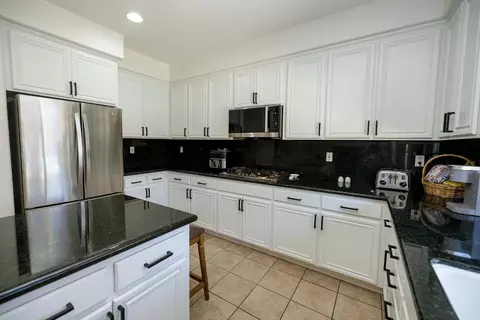 Kitchen - 4241 Glenhaven Dr, Tracy, CA 95377 photo 7 of 10