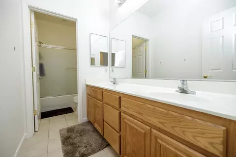 Bath - 4241 Glenhaven Dr, Tracy, CA 95377 photo 6 of 6