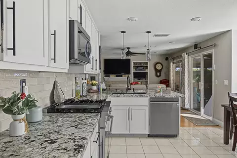 Kitchen - 13562 Jasper Ct, Lathrop, CA 95330 photo 2 of 5