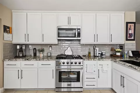 Kitchen - 13562 Jasper Ct, Lathrop, CA 95330 photo 3 of 5