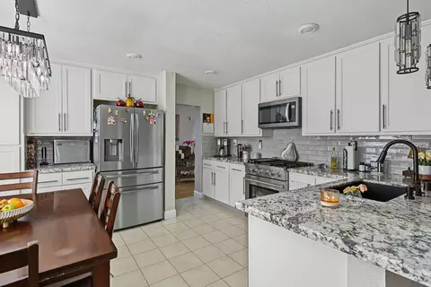 Kitchen - 13562 Jasper Ct, Lathrop, CA 95330 photo 4 of 5