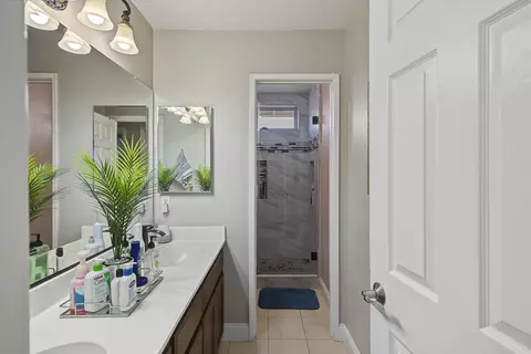 Bath - 13562 Jasper Ct, Lathrop, CA 95330 photo 5 of 9