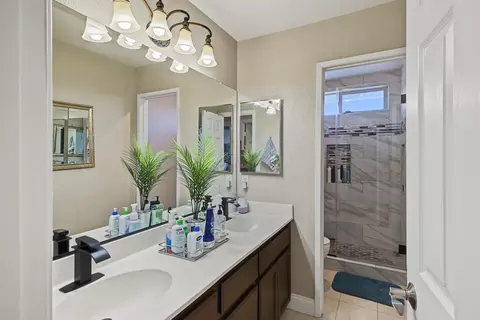 Bath - 13562 Jasper Ct, Lathrop, CA 95330 photo 6 of 9