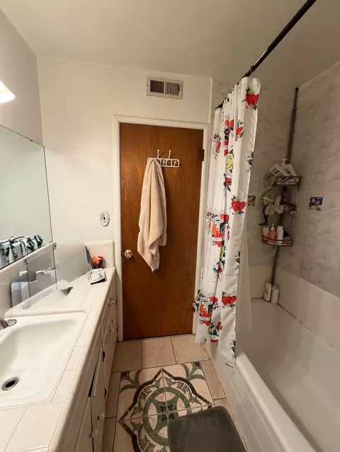 Bath - 1671 Shirley Ct, Modesto, CA 95358 photo 2 of 2