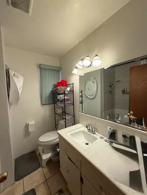 Bath - 1671 Shirley Ct, Modesto, CA 95358 photo 1 of 2