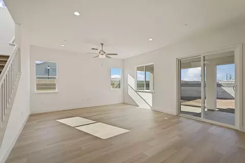 Living - 416 Vinal Dr, Manteca, CA 95337 photo 2 of 4