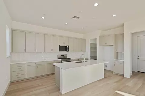 Kitchen - 416 Vinal Dr, Manteca, CA 95337 photo 2 of 6