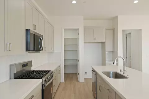 Kitchen - 416 Vinal Dr, Manteca, CA 95337 photo 3 of 6