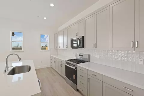 Kitchen - 416 Vinal Dr, Manteca, CA 95337 photo 4 of 6