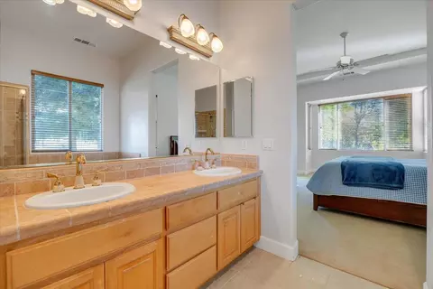 Bath - 8 Rock Ridge Ct, Copperopolis, CA 95228 photo 3 of 4