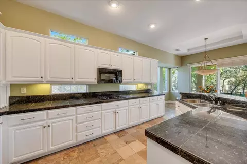 Kitchen - 8 Rock Ridge Ct, Copperopolis, CA 95228 photo 2 of 7