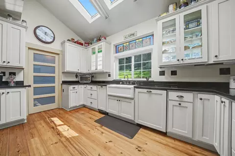 Kitchen - 14232 Sutter Creek Rd, Sutter Creek, CA 95685 photo 6 of 8
