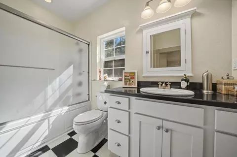 Bath - 14232 Sutter Creek Rd, Sutter Creek, CA 95685 photo 2 of 5