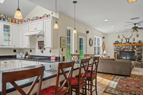 Kitchen - 14232 Sutter Creek Rd, Sutter Creek, CA 95685 photo 1 of 8