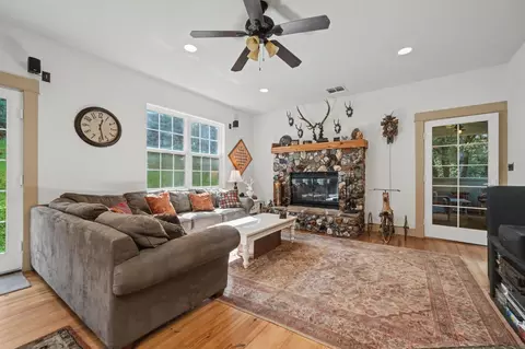 Living - 14232 Sutter Creek Rd, Sutter Creek, CA 95685 photo 1 of 3