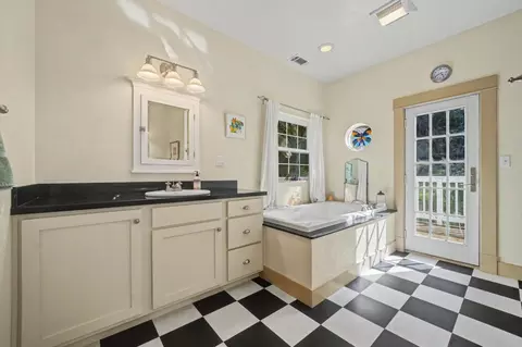 Bath - 14232 Sutter Creek Rd, Sutter Creek, CA 95685 photo 3 of 5