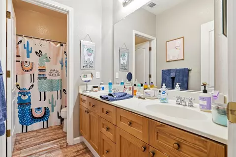 Bath - 1812 Legend Dr, Modesto, CA 95357 photo 3 of 4