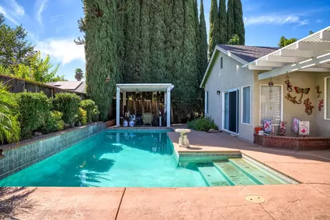 Exterior - 1812 Legend Dr, Modesto, CA 95357 photo 5 of 11