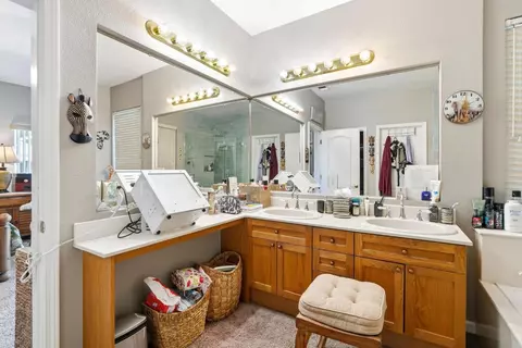 Bath - 1812 Legend Dr, Modesto, CA 95357 photo 1 of 4