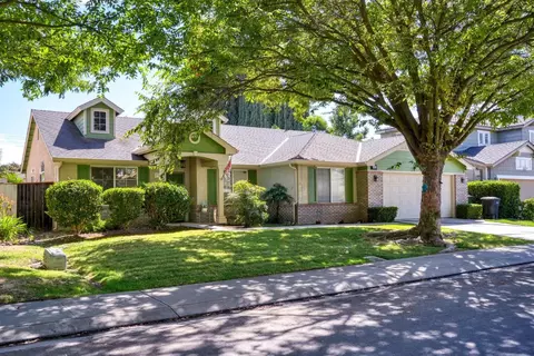 Exterior - 1812 Legend Dr, Modesto, CA 95357 photo 2 of 11