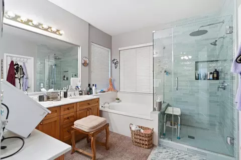 Bath - 1812 Legend Dr, Modesto, CA 95357 photo 2 of 4