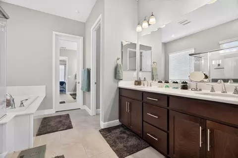 Entry Way - 2013 Van Ruiten Dr, Lodi, CA 95242 photo 2 of 8