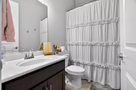 Bath - 2013 Van Ruiten Dr, Lodi, CA 95242 photo 1 of 2