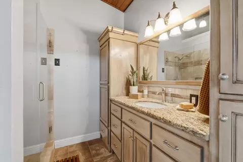 Bath - 5441 Meander Ln, Placerville, CA 95667 photo 1 of 3