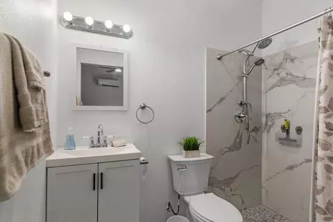 Bath - 613 Summit Ct, Modesto, CA 95357 photo 5 of 7