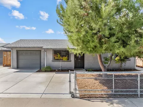 Exterior - 613 Summit Ct, Modesto, CA 95357 photo 2 of 10