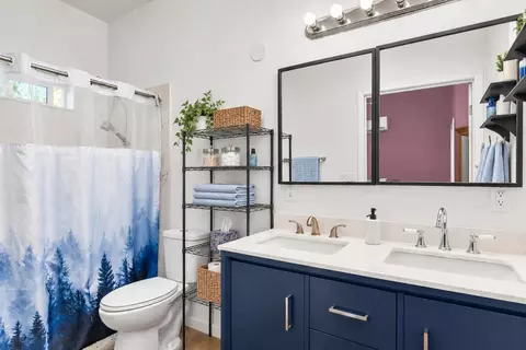 Bath - 613 Summit Ct, Modesto, CA 95357 photo 6 of 7